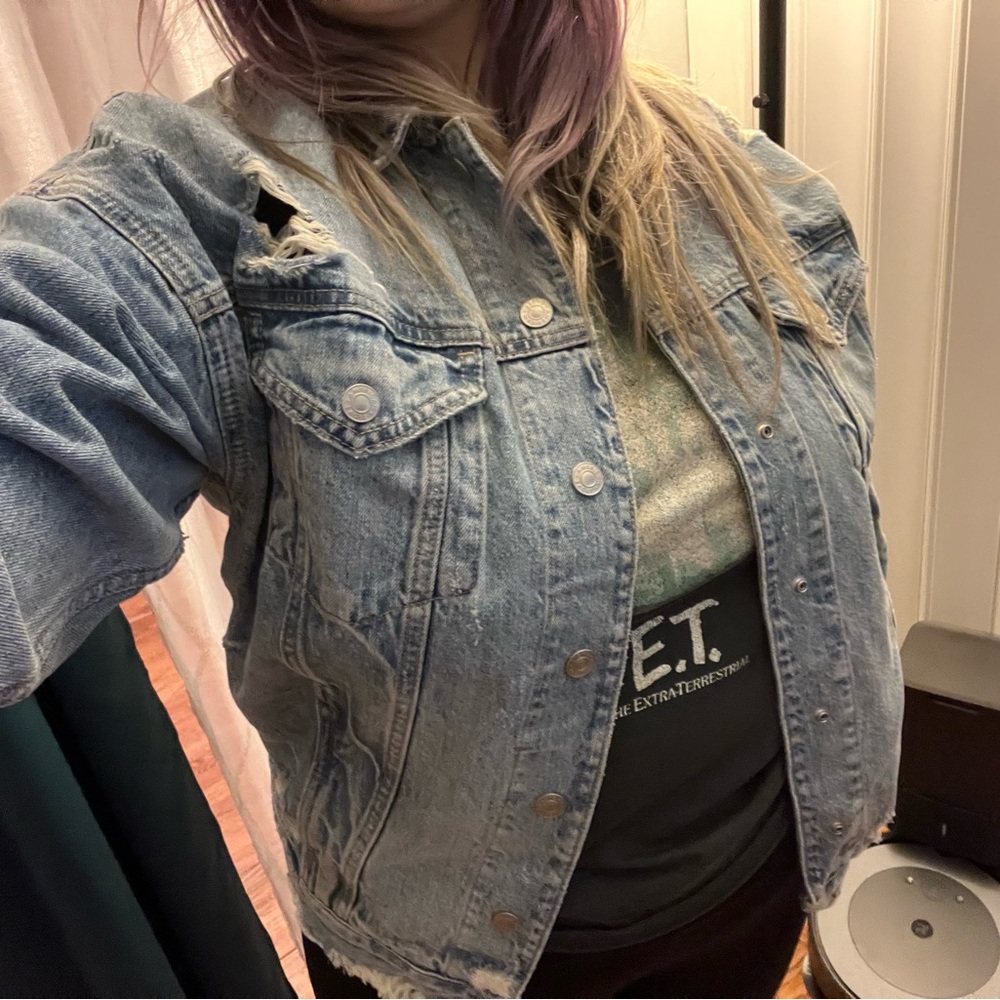 American Eagle Women’s Distressed Jean Jacket - Picture 5 of 7